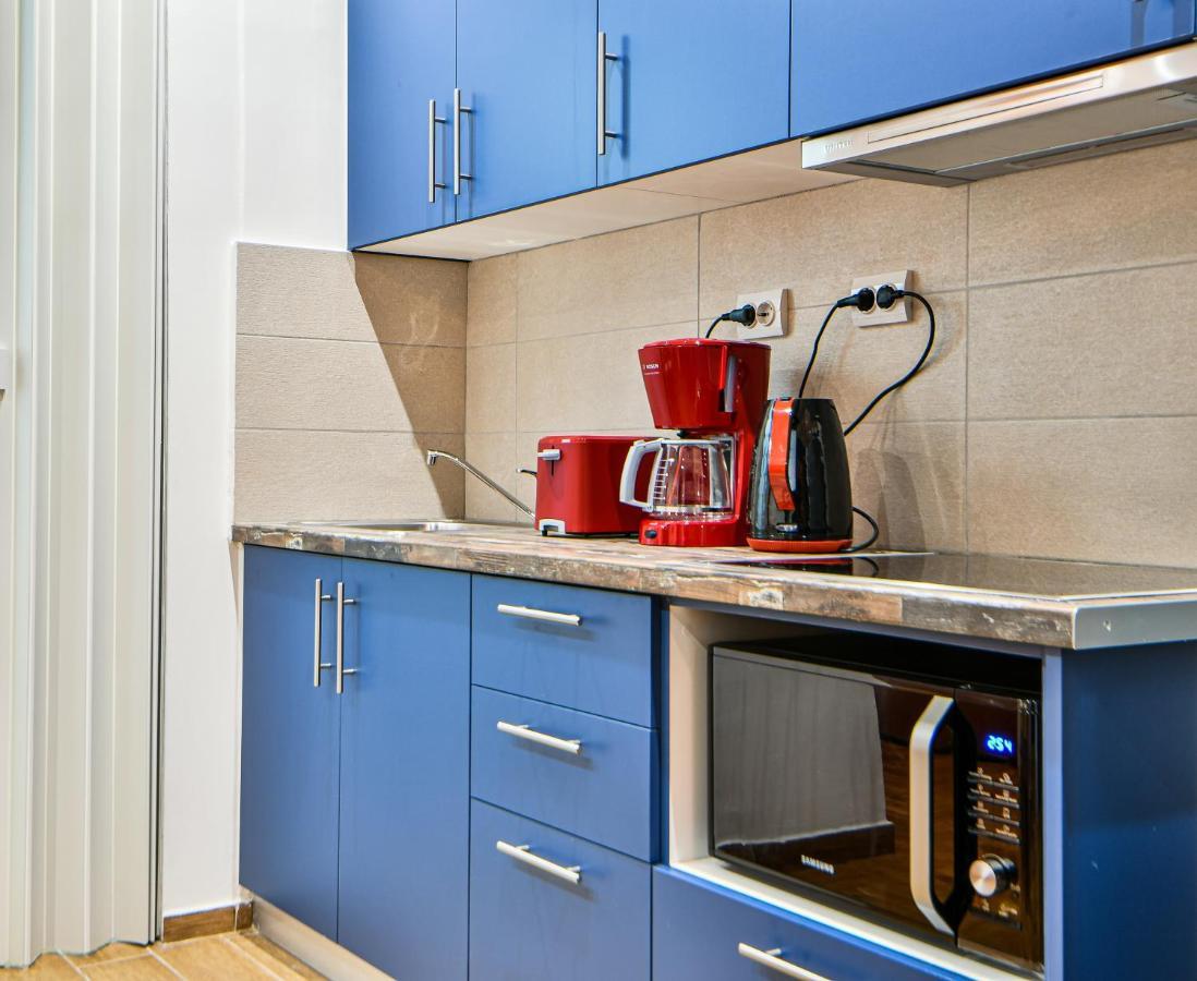Cozy Blue Apartment By Zain Atenas Exterior foto